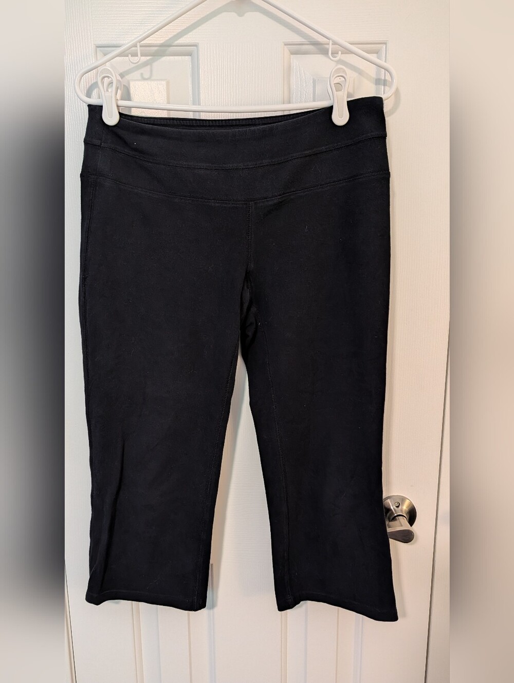 Women’s Black High-Waist Capri Yoga Pants